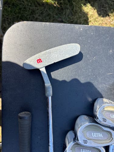 Women's Wilson Ultra Right Handed Iron Set Ladies Flex Steel Shaft (Used)