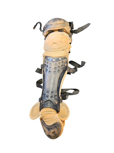 Used Louisville Slugger SIZE 14 M-L Catchers Leg Guards None Junior 11850-S000024150