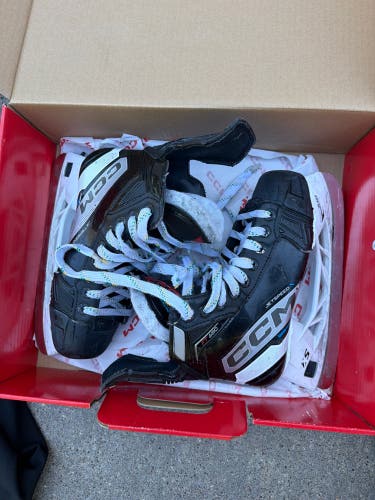 2023 CCM JetSpeed FT680 Hockey Skates Regular Width Size 3 (Used)