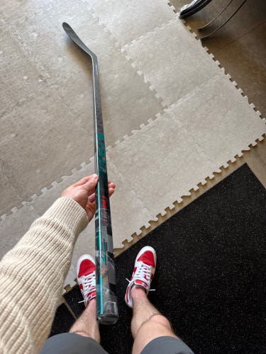 Intermediate CCM Vizion Left Hand Hockey Stick P28+1/4 65 Flex (Used)