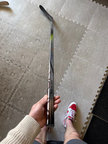 Senior Bauer Vapor Hyperlite 2 Left Hand Hockey Stick P28 70 Flex (Used)
