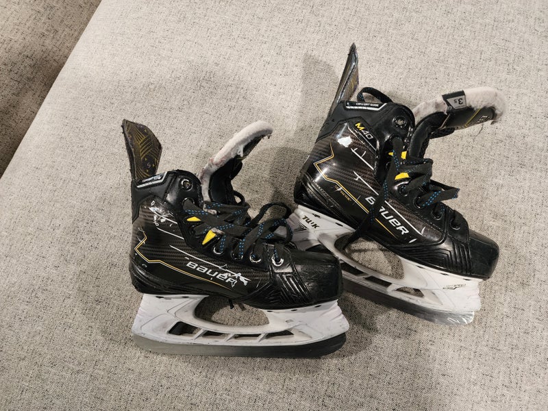 Black 2025 Bauer Supreme M40 Hockey Skates Extra Wide Width Size 3.5 (Used)