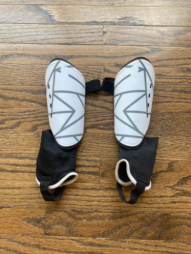 Unisex DSG Ocala Youth L Shin Guards (Used)