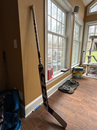 Senior CCM Extreme Flex 5.5 Regular Goalie Stick 26" Paddle (Used)