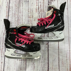 Junior Bauer Vapor X3.5 Hockey Skates Regular Width Size 2.5 (Used)