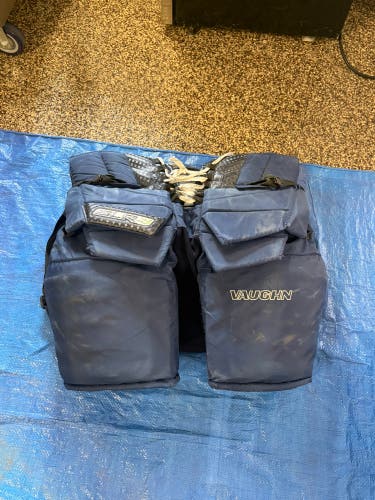 Senior Medium Vaughn SLR4 Pro Carbon Hockey Goalie Pants (Used)