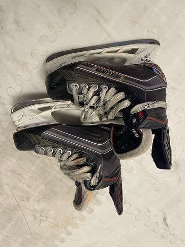 Black 2015 Bauer Vapor X700 Hockey Skates Extra Wide Width Size 3.5 (Used)