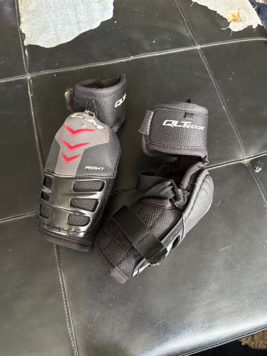 Junior Large CCM QLT edge Elbow Pads (Used)