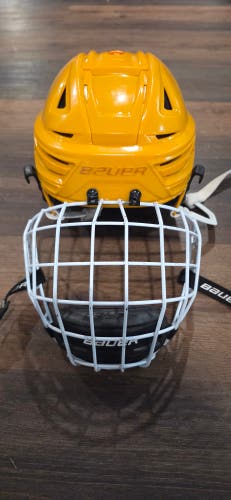 Small Bauer Re-Akt 150 Helmet (Used)