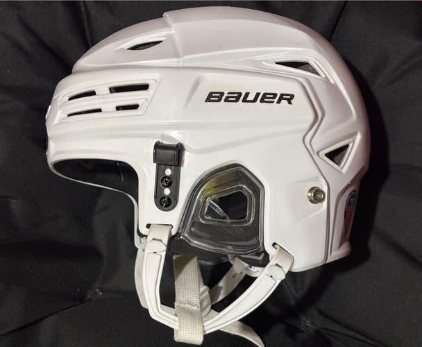 Large Bauer Re-Akt 200 Helmet (Used)