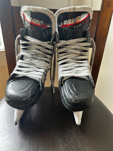 2025 Bauer Vapor Fly40 Hockey Skates Regular Width 7.5 senior (Used)