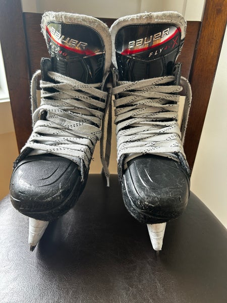 2025 Bauer Vapor Fly40 Hockey Skates Regular Width 7.5 senior (Used)