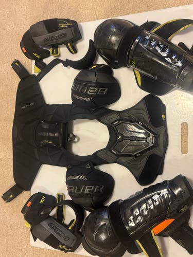 Men's Large Intermediate Bauer Supreme M5 Pro Shoulder Pads (Used) with Shin Guards & Elbow Pads