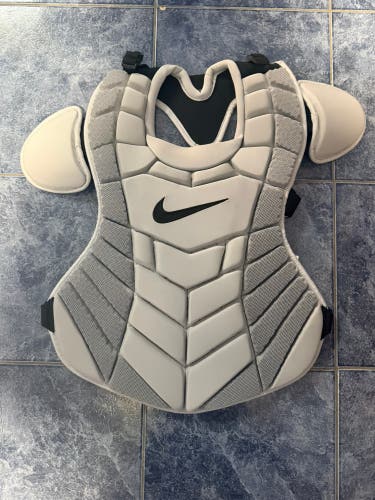Nike Diamond Elite Catcher's Chest Protector (New)