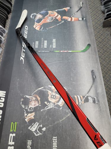 P28 | 82 Flex Senior Bauer Vapor Hyperlite 2 Right Handed Hockey Stick P28 82 Flex Pro Stock (Used)