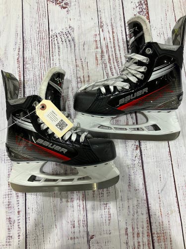 Intermediate Bauer Vapor X3 Hockey Skates Regular Width Size 5.5 (Used)