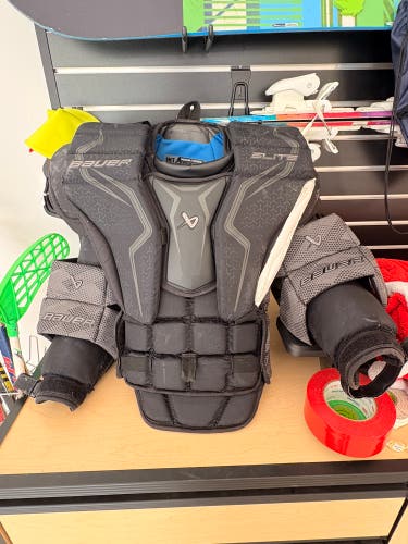 Medium 2023 Bauer Elite Goalie Chest Protector Pro Stock (Used)