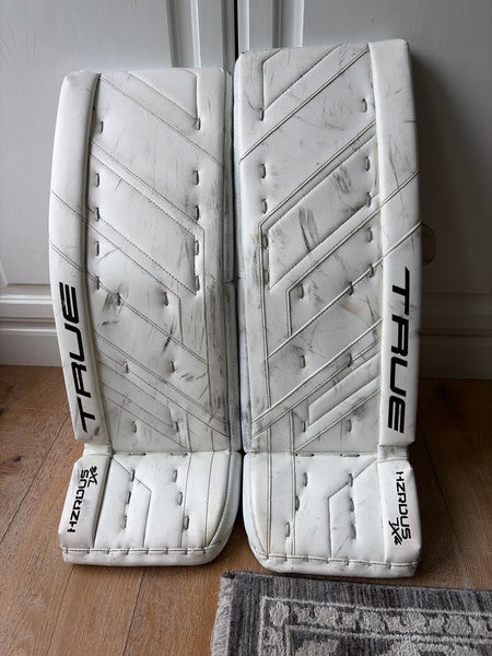 31" True HZRDUS 7X4 Goalie Leg Pads (Used)