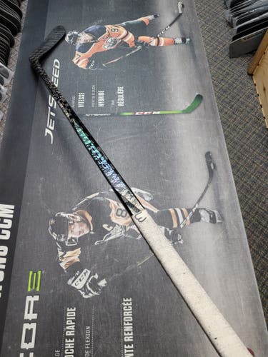 P90TM | 87 Flex Senior Bauer Twitch Right Handed Hockey Stick P90TM 87 Flex Pro Stock (Used)
