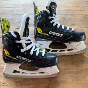 Bauer Supreme M3 Hockey Skates Regular Width Size 4.5 (Used)