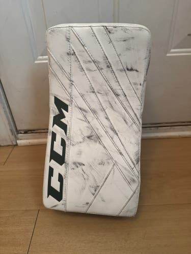 CCM EFlex 5 Regular Pro Stock (Used)