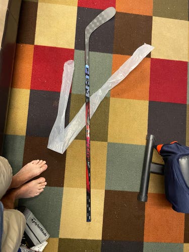 Junior CCM JetSpeed FT7 Pro Right Handed Hockey Stick P28 40 Flex (New)