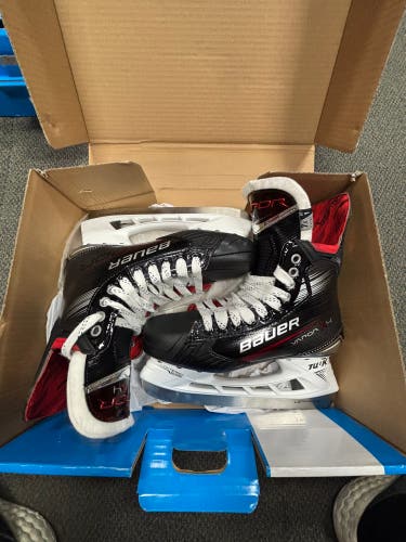 2023 Bauer Vapor X4 Hockey Skates 7.5 (New)