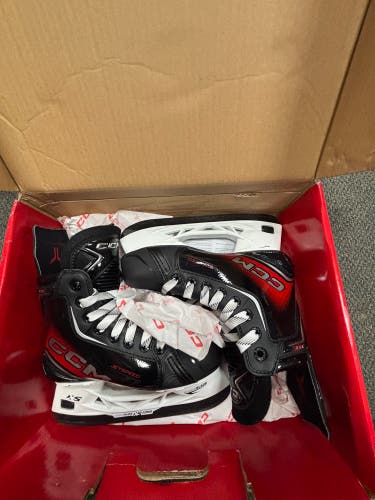 CCM JetSpeed Vibe Hockey Skates Regular Width Size 2 (New)