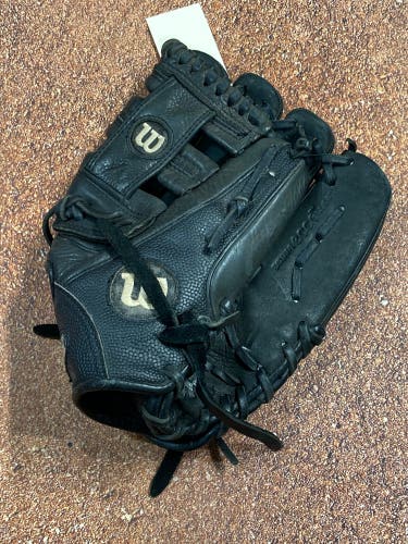 Used Wilson A1000 Right Hand Throw Baseball Glove 11.5"