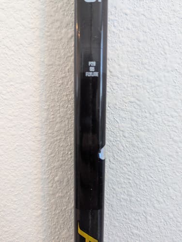 Bauer VAPOR FLYLITE  Hockey Stick RIGHT P28 65 flex Intermediate D1 Pro Stock