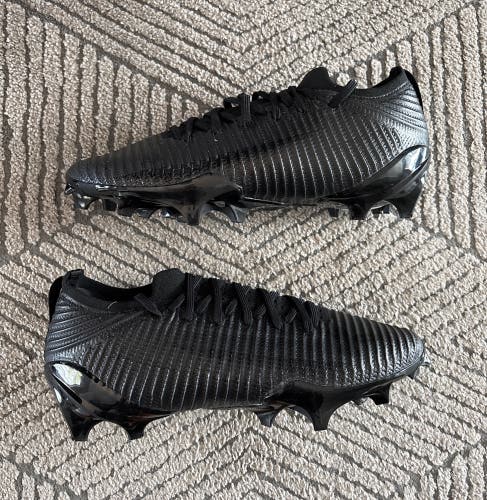 Unisex Size M 10.0 (W 11.0) Under Armour Blur Low Top Molded Cleats (New)