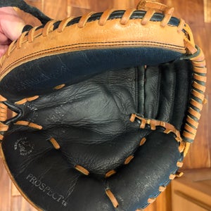 Mizuno RH Catcher's Baseball Glove (Used)