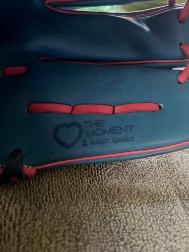 Wilson A2000 RH Pitcher's Baseball Glove 12" (Used) Autism Speaks B12 Model
