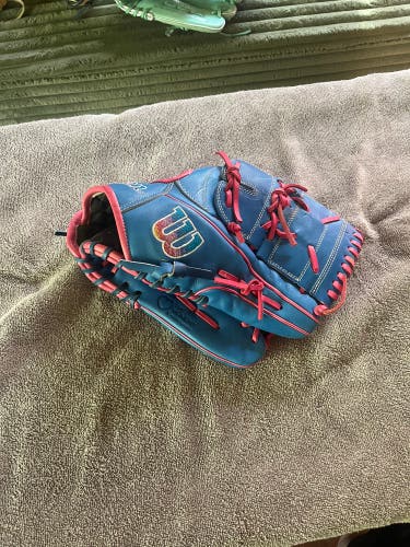 Wilson A2000 RH Pitcher's Baseball Glove 12" (Used) Autism Speaks B12 Model