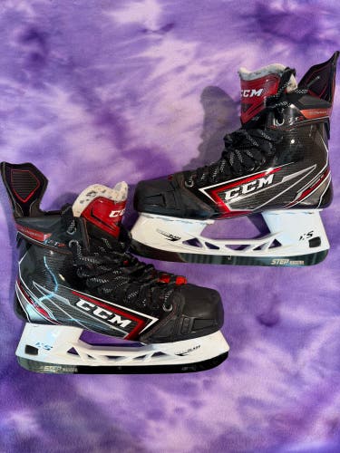 Senior CCM JetSpeed FT2 Hockey Skates Regular Width 9 (Used)