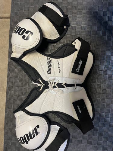 Men's Medium Senior Shoulder Pads (New)
