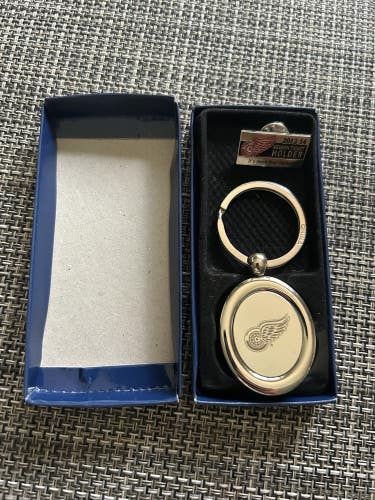 Detroit Red Wings 2013-14 Season Ticket Holder Pin And Stainless Steel Key Chain