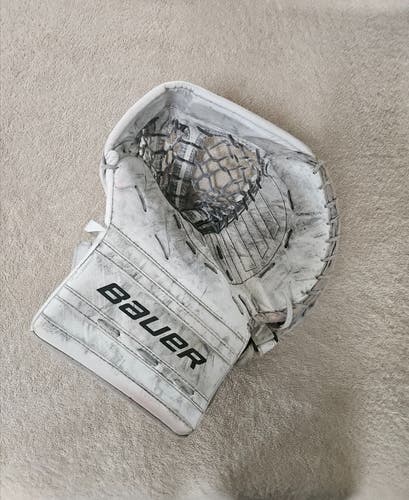Intermediate Bauer GSX Goalie Glove (Used)