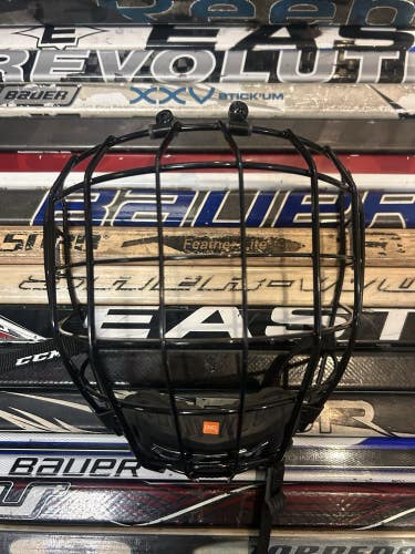 New CCM FM780 Large Hockey Face Mask Cage Fits Bauer Helmet D30 Chin Cup