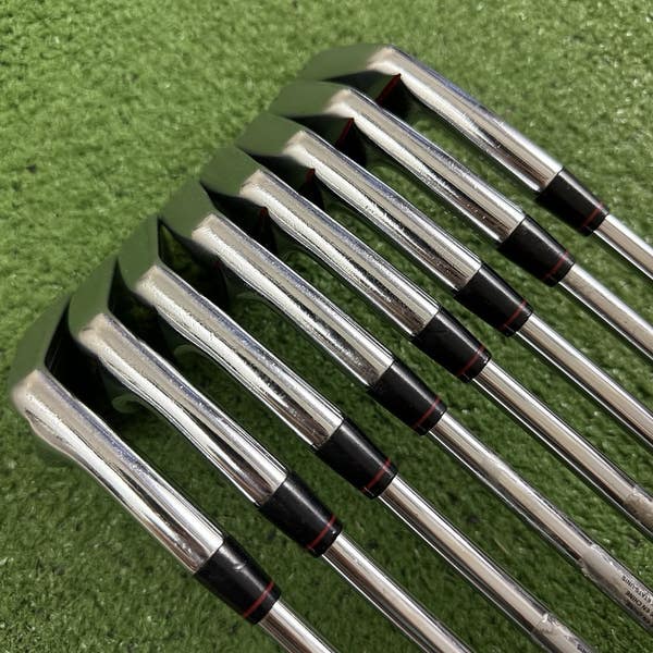Nike Victory Red VR Tiger Woods TW Blade Iron Set Dynamic Gold