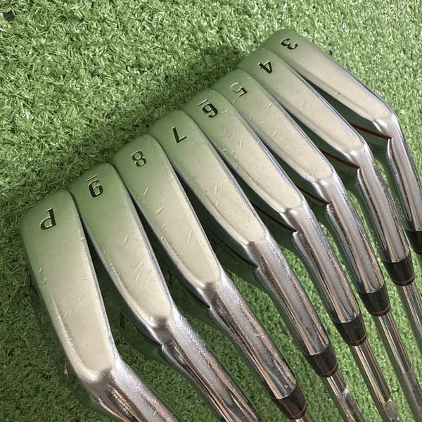 Nike Victory Red VR Tiger Woods TW Blade Iron Set Dynamic Gold
