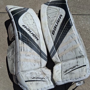 INT Large Bauer Vapor X900 Goalie Leg Pads (Used)