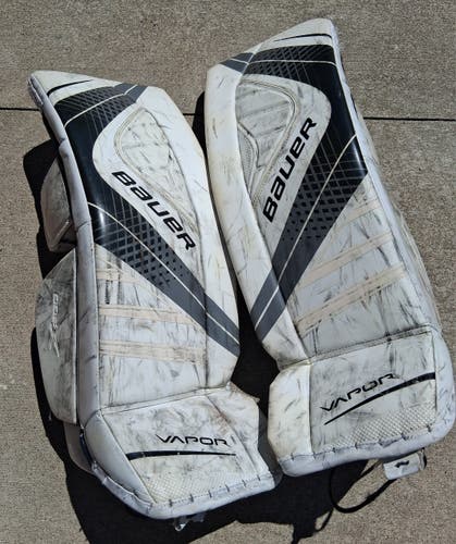 INT Large Bauer Vapor X900 Goalie Leg Pads (Used)