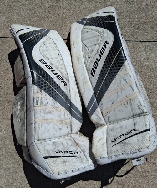 INT Large Bauer Vapor X900 Goalie Leg Pads (Used)