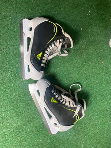 Graf Hockey Goalie Skates Regular Width 9 (Used)