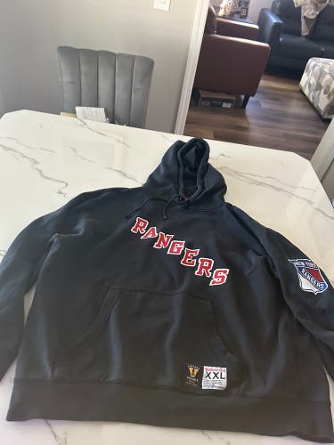 Black Men's XXL Mitchell & Ness Sweatshirt (Used)