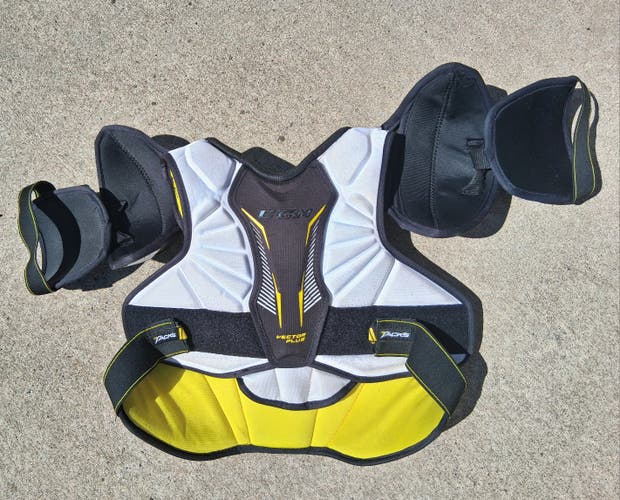 Small Senior CCM Vector Plus Shoulder Pads (Used)