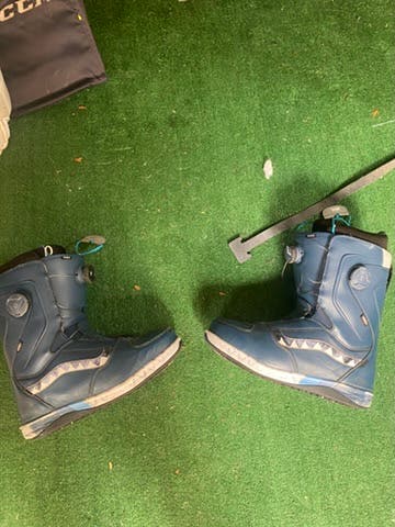 Men's Size M 12.0 (W 13.0) Vans Aura Snowboard Boots Soft Flex Freeride (Used)