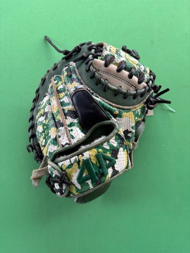 44 Pro Signature Series RH Catcher's Baseball Glove 32.5"
