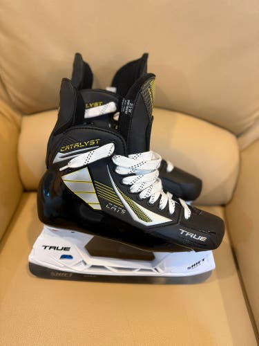 True Catalyst 5 Hockey Skates Wide Width 9.5 (New)